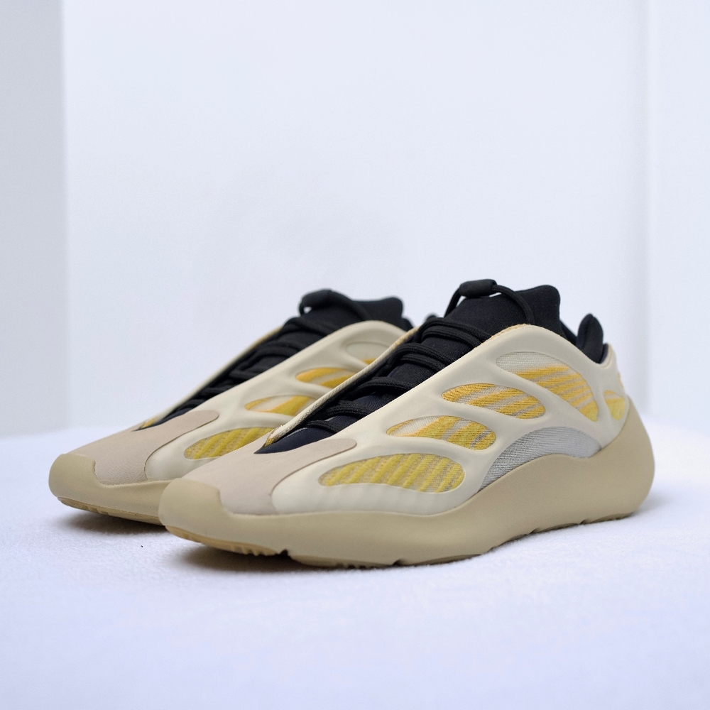 Adidas Yeezy 700 V3 ‘Safflower’ Size 14
